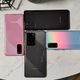 El Galaxy S20 (en rosa y azul) junto al S20+ (negro) y el S20 Ultra (gris).